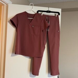Figs Mauve Scrub Top & Joggers for Casual Comfort